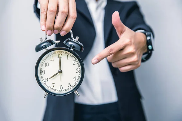 Zakenmensen Hand Vinger Wijzend Naar Klok Tijden Uur Herinnering Tijd — Stockfoto