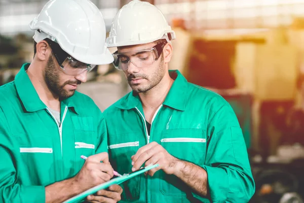 Engineer Teamwork Cooperate Worker Checking Factory Machine Safety Talking Together — Stock Photo, Image