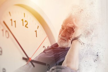 Yaşlılar için Alzheimer ve Dementia hastalıklarına geri sayım hafif hafızalarını ve aile yaşamlarını kaybeder.