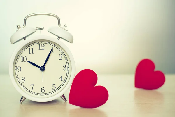 Metin Için Kırmızı Kalp Aralığı Olan Aşk Zamanları Saati — Stok fotoğraf
