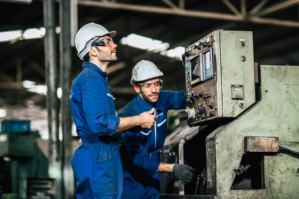 Trabajador Del Equipo Del Ingeniero Del Servicio Mantenimiento Máquina Fábrica — Foto de Stock