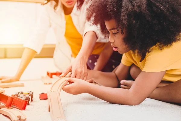 Single Mom Living Two Daughter Learning Playing Puzzle Toy Home — Stock Photo, Image