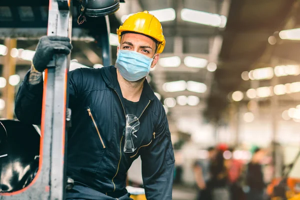 Les Travailleurs Portent Masque Facial Jetable Pour Protection Filtre Pollution — Photo