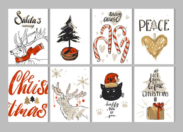 Vector dibujado a mano Conjunto de tarjetas de felicitación de Feliz Navidad con lindos ciervos, gato, cajas de regalo, árbol de Navidad en maceta, corazón de pan de jengibre, bastones de caramelo, copos de nieve y fases de caligrafía moderna aislados en blanco — Archivo Imágenes Vectoriales