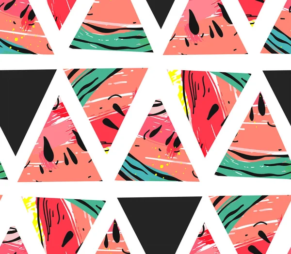 Dibujado a mano vector collage abstracto patrón sin costura con motivos de sandía y formas de triángulo hipster aislado sobre fondo blanco — Vector de stock