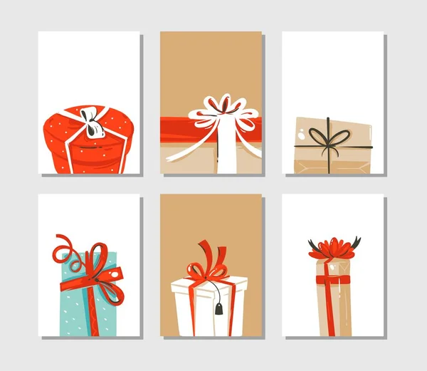 Diversión abstracta vectorial dibujada a mano Feliz Navidad tarjetas de dibujos animados o etiquetas conjunto de colección con ilustraciones lindas de cajas de regalo sorpresa aisladas en el fondo de papel artesanal — Vector de stock