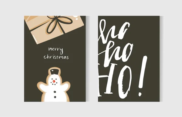 Diversión abstracta vectorial dibujada a mano Feliz Navidad colección de tarjetas de dibujos animados con ilustraciones lindas, caja de regalo sorpresa, muñeco de nieve y caligrafía moderna manuscrita texto aislado sobre fondo blanco — Vector de stock