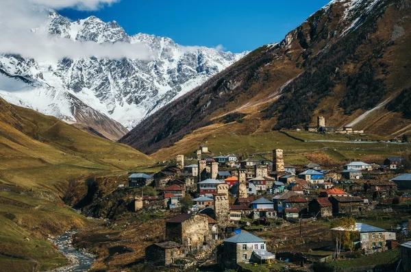 Сванетские башни в Ушгули, Верхняя Сванетия, Грузия — стоковое фото