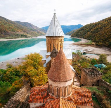 Ananuri Kalesi kale karmaşık, Georgia. Gürcü yerler.