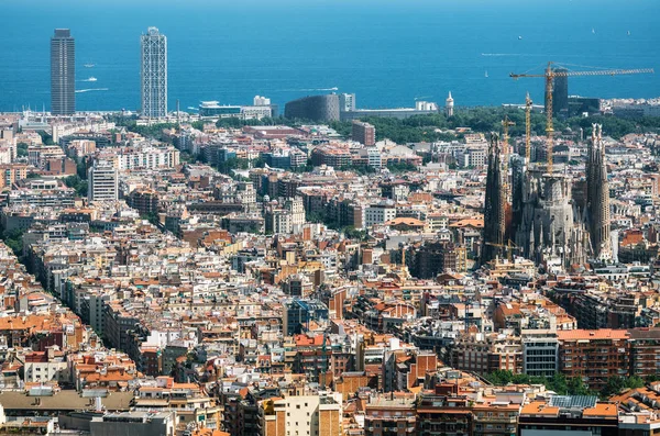 Utsikt över Barcelona, Medelhavet, Sagrada Familia, Catalonia, Spain. — Stockfoto