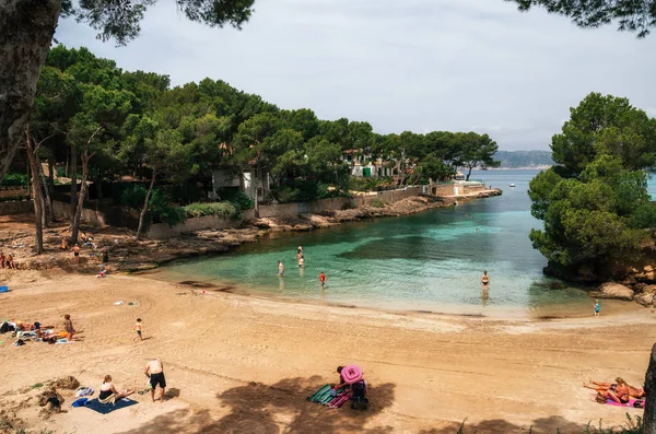 Weinig Pellicer Beach in Santa Ponsa. Gezellige bay, Mallorca — Stockfoto