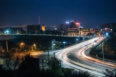 Erivan Ararat konyak fabrikası gece karşı zafer Köprüsü