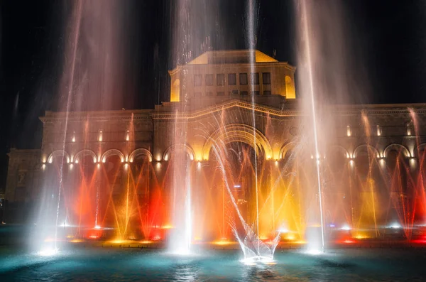 Musée historique et fontaine dansante . — Photo