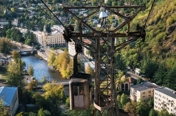 Yıkık hava eski kablo arabaya Chiatura. Gürcistan'ın endüstriyel Simgesel Yapı.