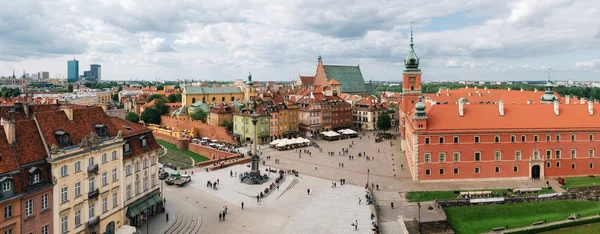 Panorámás kilátás nyílik a Stare Miasto-a Varsói óvárost, Lengyelország — Stock Fotó