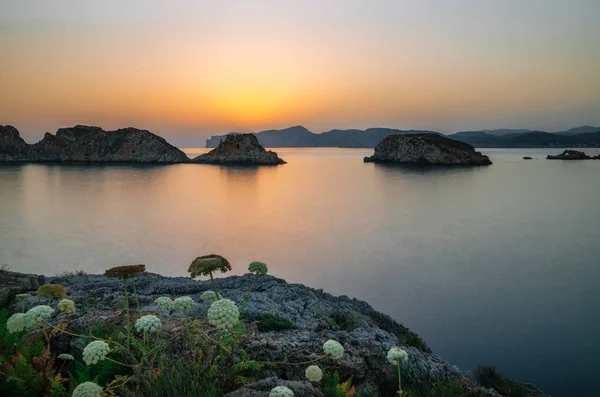 Santa Ponsa ακτογραμμή στο ηλιοβασίλεμα σε Μαγιόρκα, Ισπανία — Φωτογραφία Αρχείου