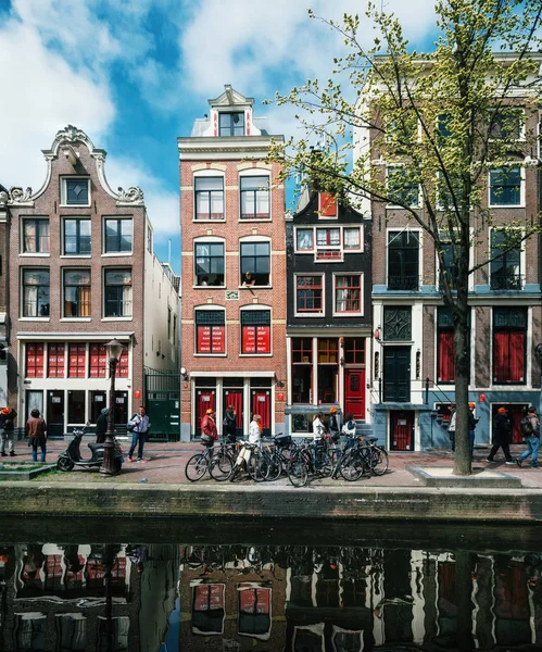 Architecture and houses with large windows on the waterfront, Amsterdam, Holland — Stock Photo, Image