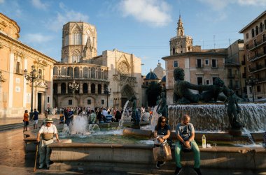 Plaza de la Virgen Cathedral Square Valencia akşam