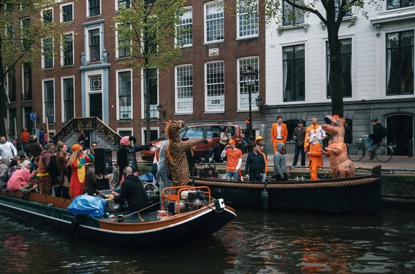 День короля в Амстердаме, Нидерланды — стоковое фото