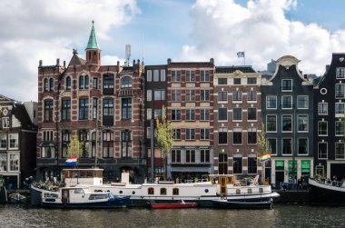 Amsterdam içinde yüzen ve Hollanda Mimarlık