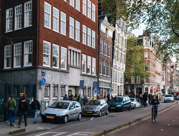 Traditional houses tilted in different directions in Amsterdam — Stock Photo, Image