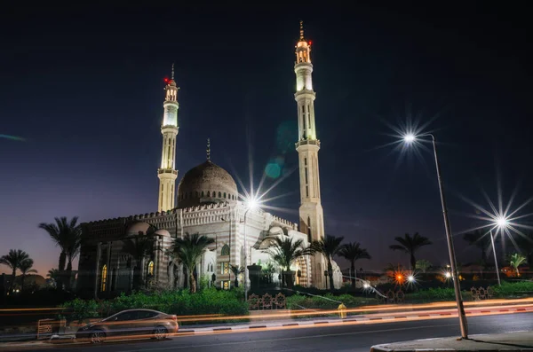 Sharm el-Sheikh: éjszakai megvilágítás, Egyiptom-mecset — Stock Fotó
