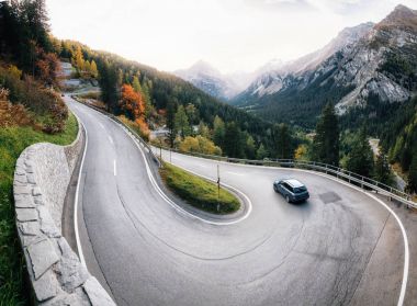 Maloja pass İsviçre dolambaçlı yol