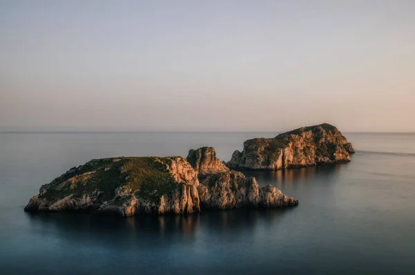 Costa de Santa Ponsa ao pôr-do-sol em Maiorca, Espanha — Fotografia de Stock