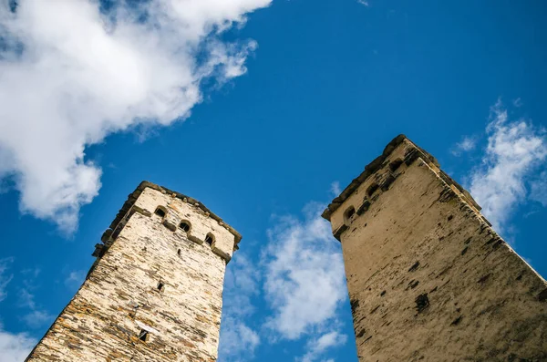 Traditionelle Svan Türme Vor Blauem Himmel Der Gemeinde Ushguli Obersvaneti — Stockfoto