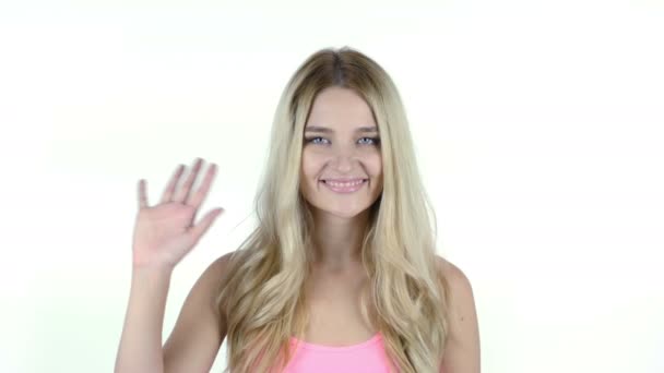 Ahoj Ahoj, Žena mává rukou, přivítání, portrét na bílé pozadí — Stock video