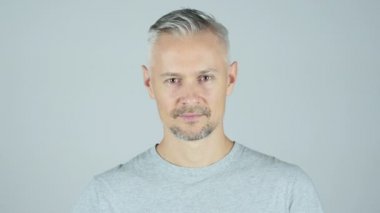 Başparmak aşağı Middel yaş adam tarafından