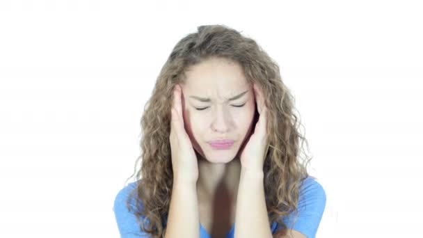 Kopfschmerzen, Frustration, Anspannung, depressive junge Frau — Stockvideo
