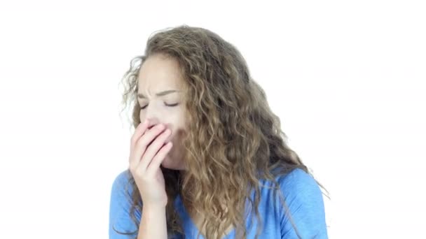 Кашель, больная женщина страдает от кашля, белый фон — стоковое видео