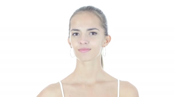 Palec nahoru mladá žena, bílé pozadí — Stock video