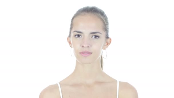 Ok Zeichen von junger Frau, weißer Hintergrund — Stockvideo