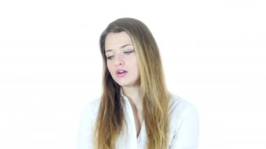 Esneme uyuklayan, güzel kadın, beyaz arka plan yorgun