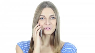 Pozitif kadın smartphone, beyaz arka plan üzerinde söz