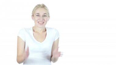 Sürpriz bir şekilde, beyaz arka plan üzerinde heyecanlı kadın hayran