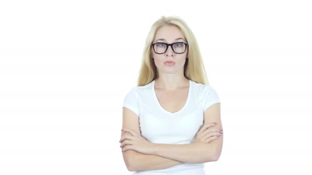 Retrato de mulher em óculos, fundo branco — Vídeo de Stock