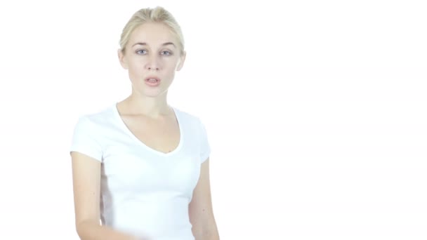 Ticho, mladá dívka ukazuje gesto ticha — Stock video