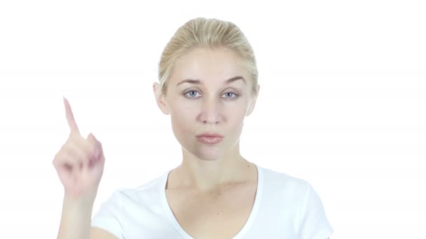 여자 카메라, 흰색 배경에서 가리키는 — 비디오