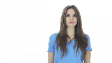 Kadın beyaz arka plan gösteren yönü bir yana, işaret