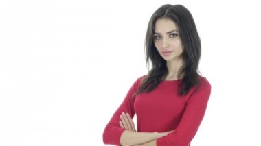 gülümseyen genç bir kadın, beyaz arka plan