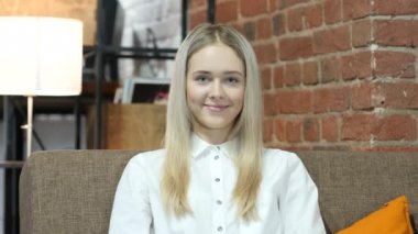 Katılıyorum, Evet, sallayarak baş, kapalı kadın jesti