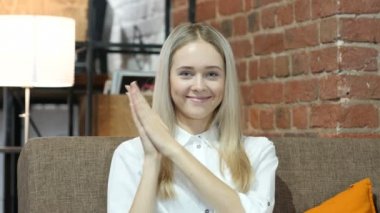 Takım için kapalı alkışlar alkışlar, iş kadın