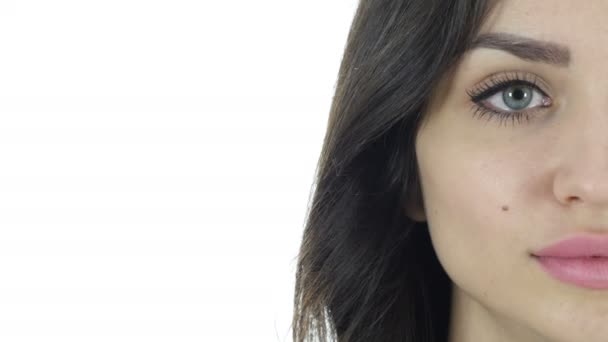 Närbild på vackra hälften kvinna ansikte — Stockvideo