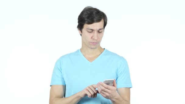 Empresario usando Smartphone en fondo blanco — Vídeos de Stock