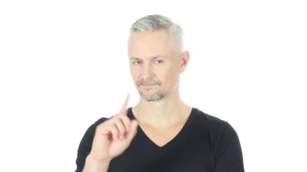 Ne, nedovolující středního věku Muž zamával prstem, bílé pozadí — Stock video