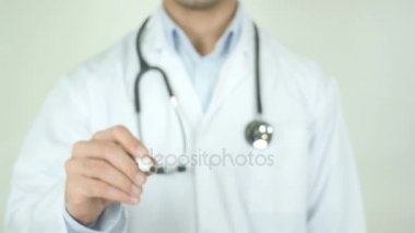 Karaciğer kanseri, Doktor şeffaf ekran üzerine yazma