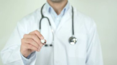 Diabetologist, Doktor şeffaf ekran üzerine yazma